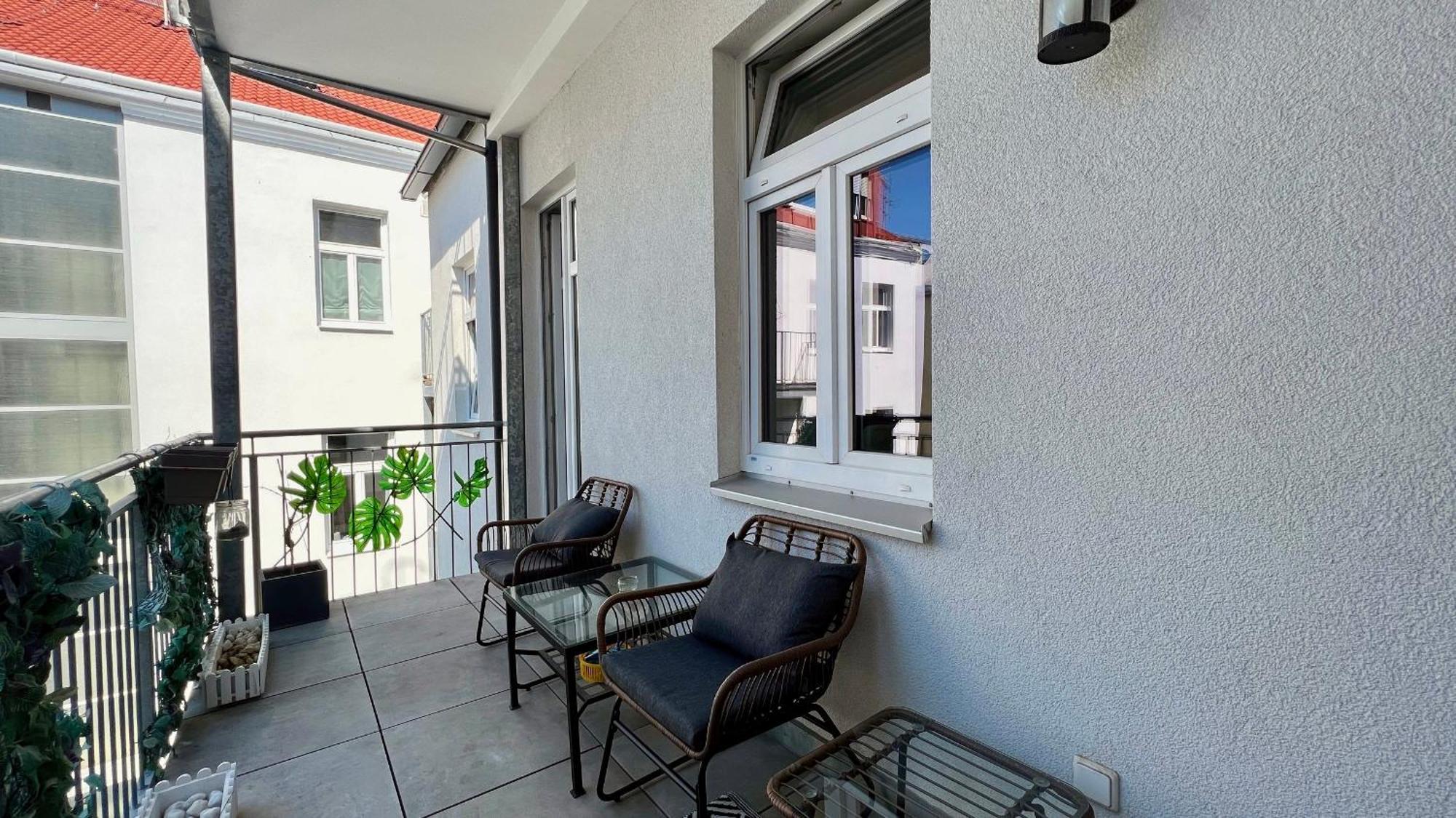 Ferienwohnung Cozy Retreat With Large Balcony Near Schoenbrunn Wien Exterior foto